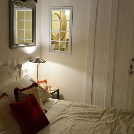 Mare Old Town Center 招待所